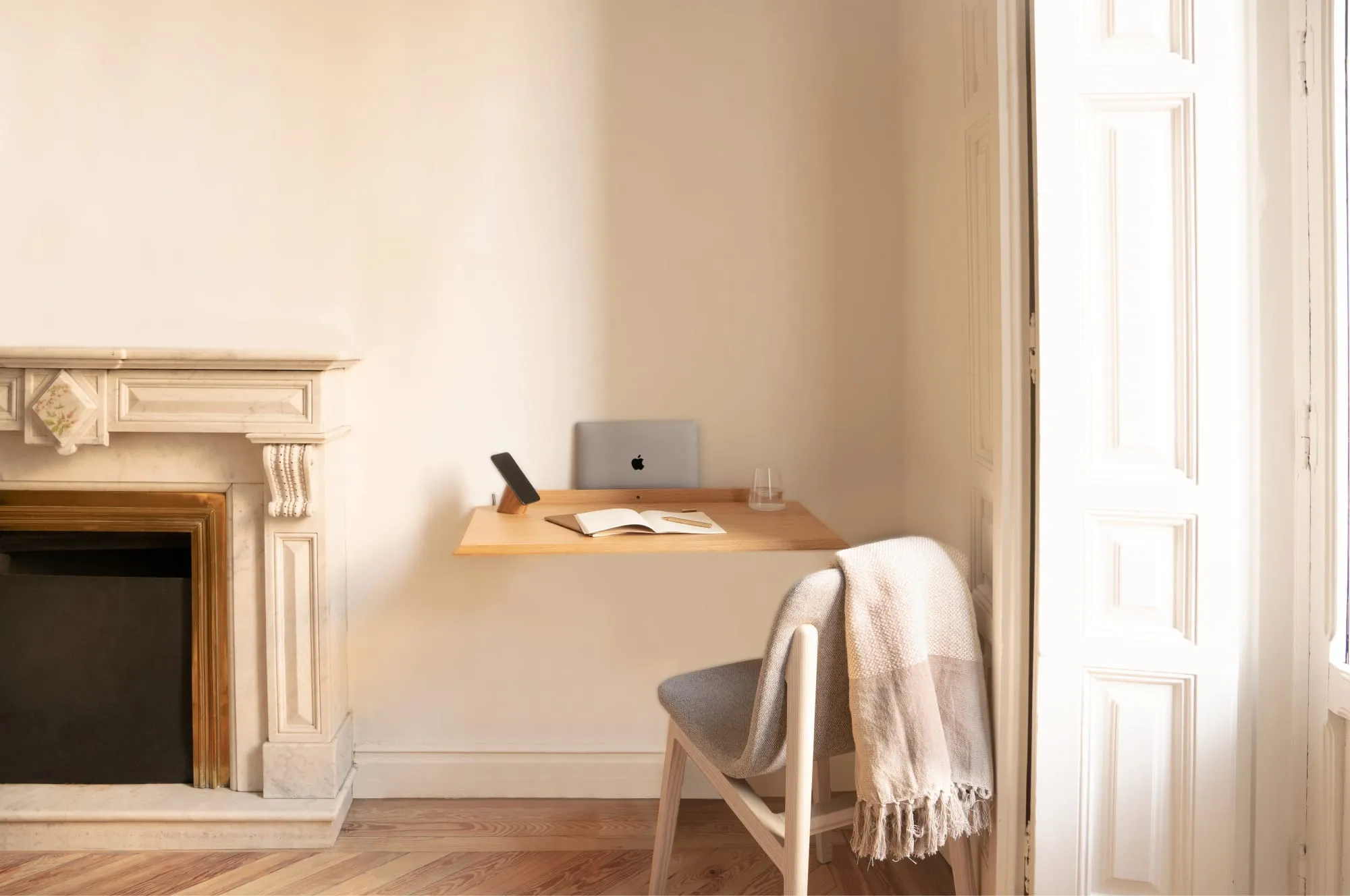 Alada Floating Folding Desk